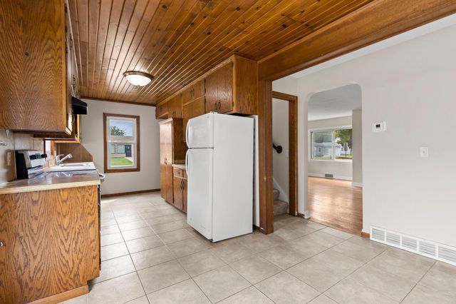 802 Center Street, North Mankato, MN 56003