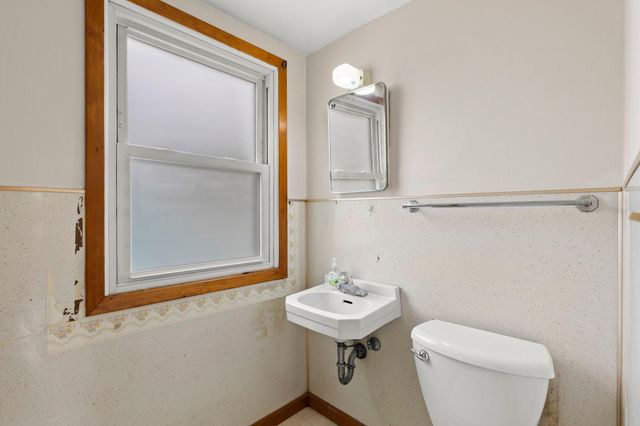 802 Center Street, North Mankato, MN 56003
