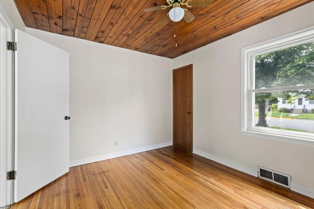 802 Center Street, North Mankato, MN 56003