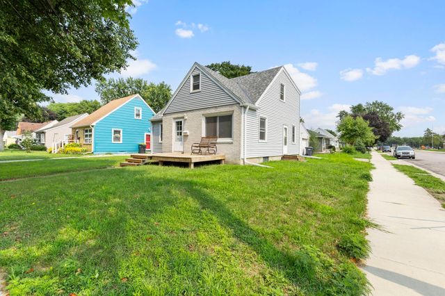 802 Center Street, North Mankato, MN 56003