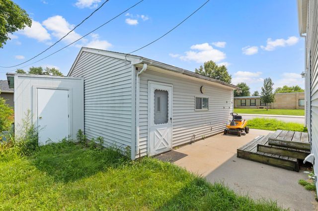802 Center Street, North Mankato, MN 56003