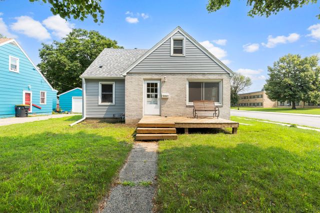 802 Center Street, North Mankato, MN 56003