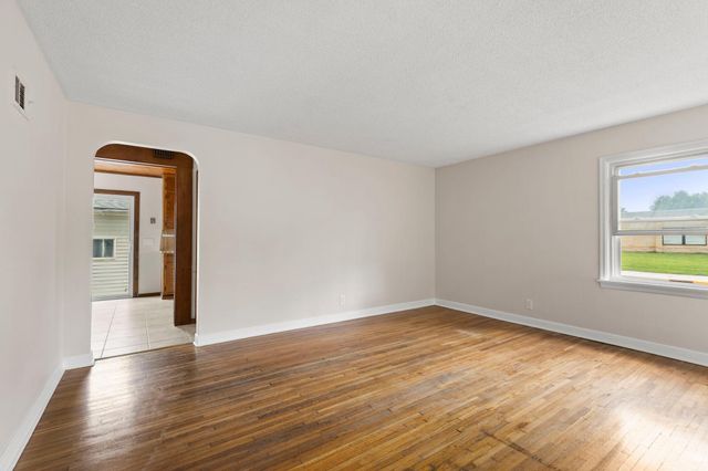 802 Center Street, North Mankato, MN 56003