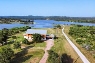 421 Chimney Cove DR, Marble Falls, TX 78654