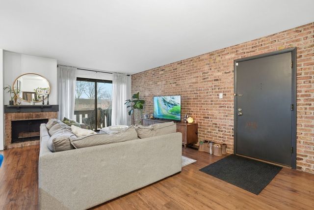 310 SHERIDAN Drive 1D, Willowbrook, IL 60527