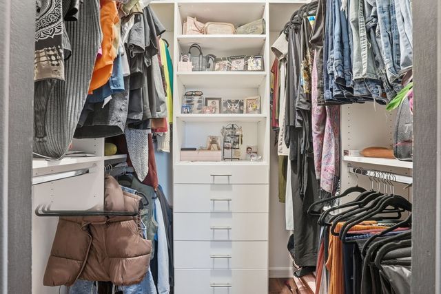 310 SHERIDAN Drive 1D, Willowbrook, IL 60527