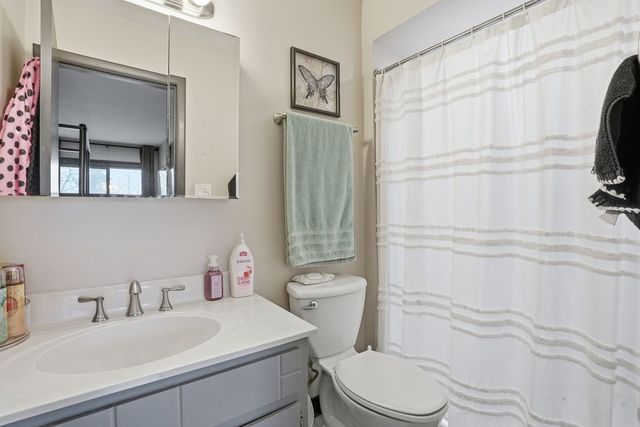 310 SHERIDAN Drive 1D, Willowbrook, IL 60527