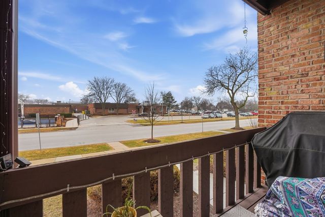 310 SHERIDAN Drive 1D, Willowbrook, IL 60527