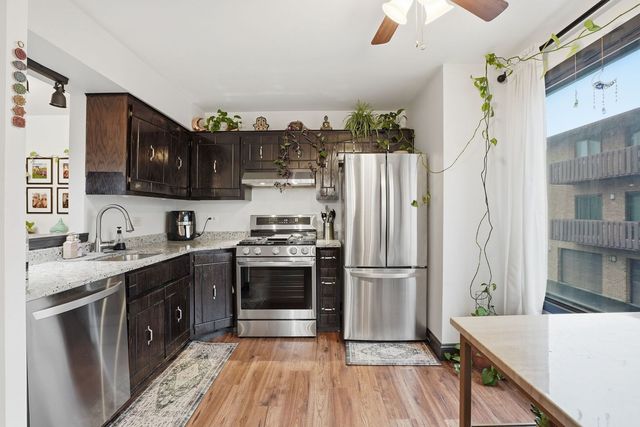 310 SHERIDAN Drive 1D, Willowbrook, IL 60527