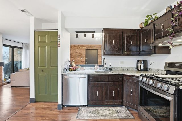 310 SHERIDAN Drive 1D, Willowbrook, IL 60527