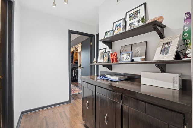 310 SHERIDAN Drive 1D, Willowbrook, IL 60527