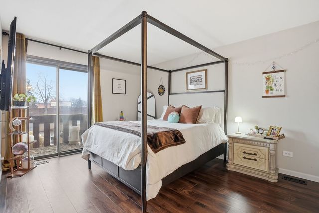 310 SHERIDAN Drive 1D, Willowbrook, IL 60527