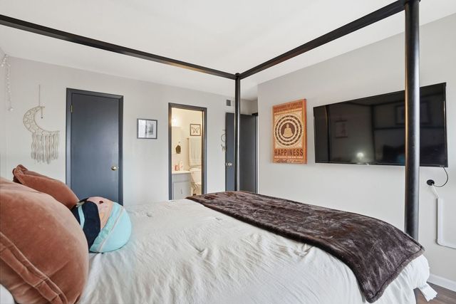 310 SHERIDAN Drive 1D, Willowbrook, IL 60527