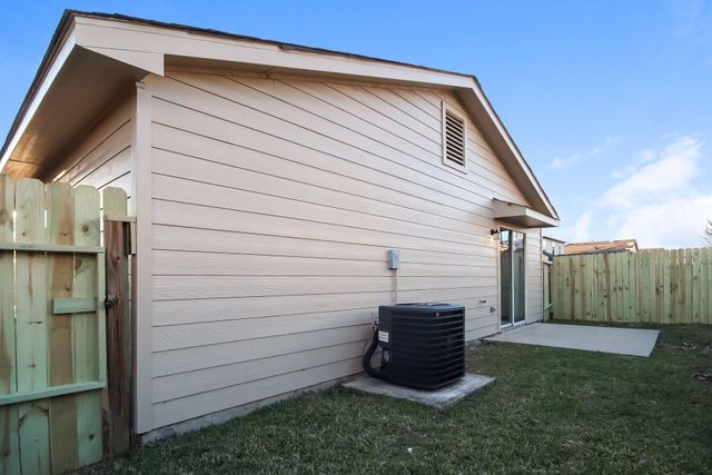 14435 Acuna Lane, Houston, TX 77045