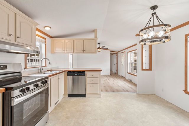 5R Arrow Drive, Salem, NH 03079