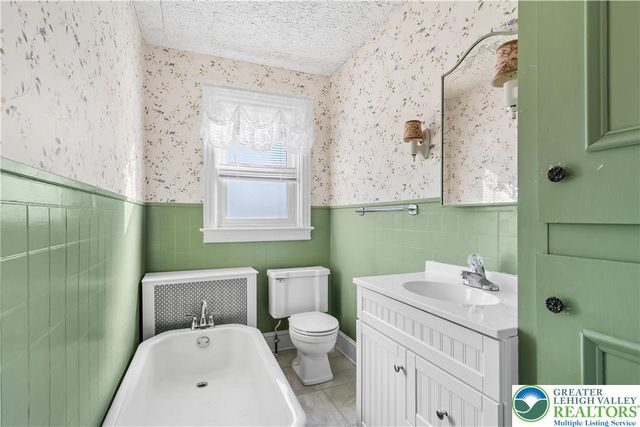 29 South 6th Street, Quakertown Boro, PA 18951