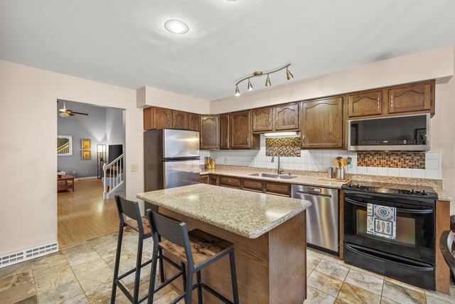 2933 Muir Field Road, Madison, WI 53719