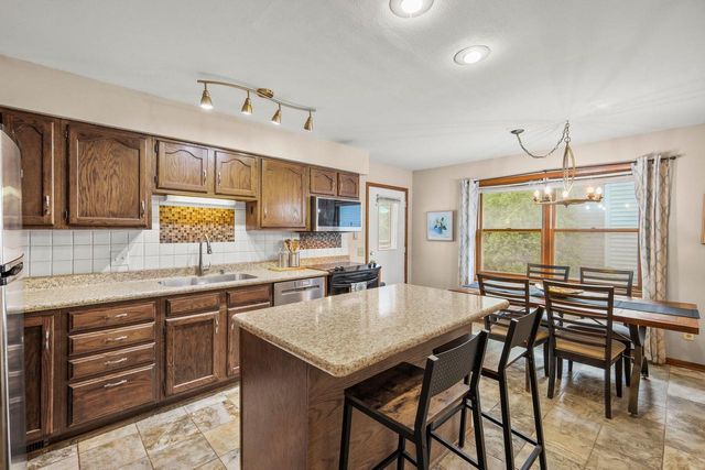 2933 Muir Field Road, Madison, WI 53719