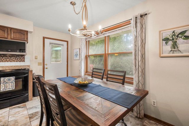 2933 Muir Field Road, Madison, WI 53719