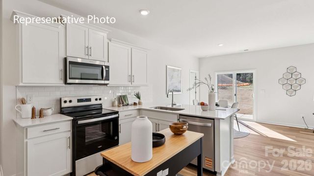 466 Dazzle Loop, Newton, NC 28658