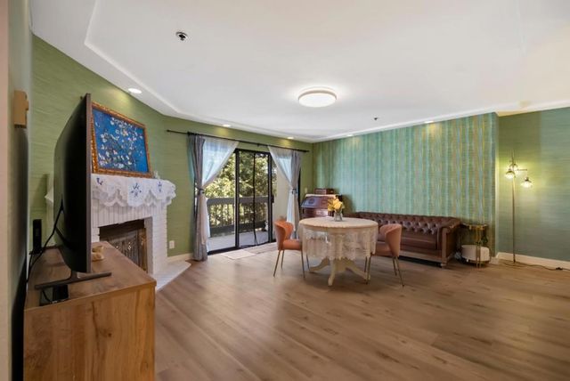 496 W Charleston Road 302, Palo Alto, CA 94306