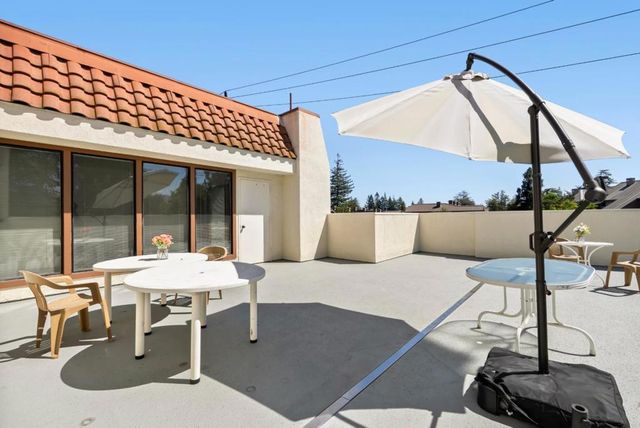 496 W Charleston Road 302, Palo Alto, CA 94306