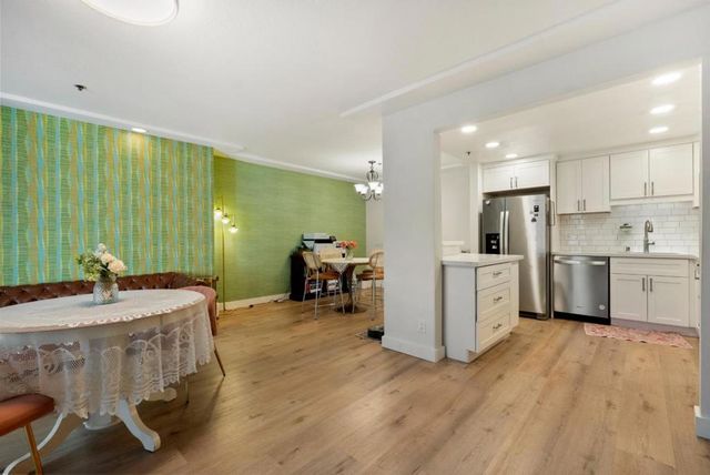 496 W Charleston Road 302, Palo Alto, CA 94306