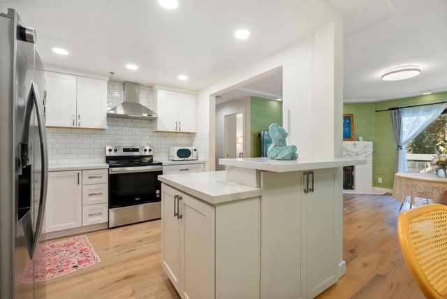 496 W Charleston Road 302, Palo Alto, CA 94306
