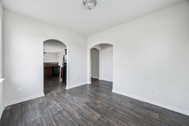 1020 Walnut Ridge Drive, Hutchins, TX 75141