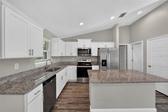 28 OAK CIRCLE, Ocala, FL 34472