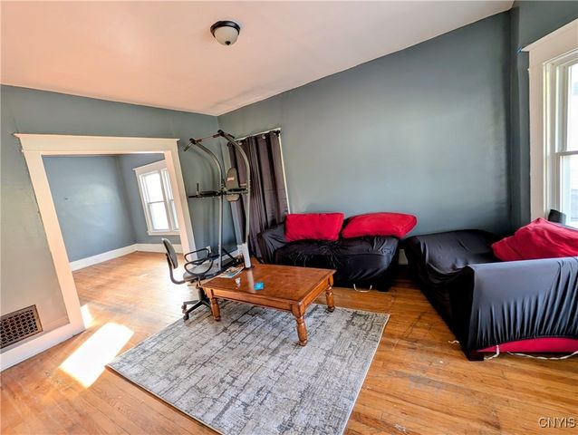 1541 South Avenue 43, Syracuse, NY 13207