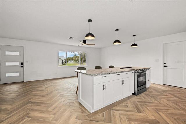 912 21ST AVENUE W, Palmetto, FL 34221