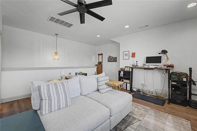 3340 N Doyne Hamm Drive, Fayetteville, AR 72703