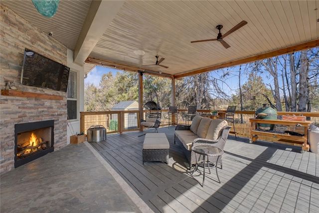 3340 N Doyne Hamm Drive, Fayetteville, AR 72703