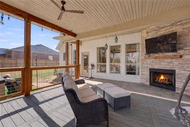 3340 N Doyne Hamm Drive, Fayetteville, AR 72703