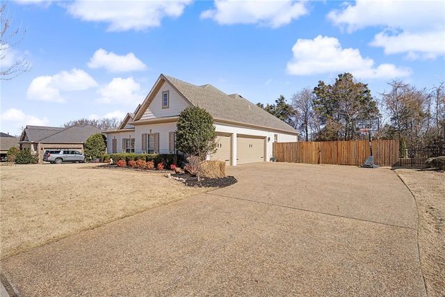 3340 N Doyne Hamm Drive, Fayetteville, AR 72703