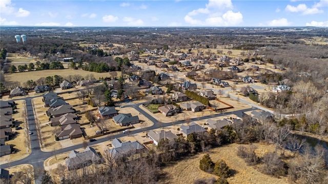 3340 N Doyne Hamm Drive, Fayetteville, AR 72703