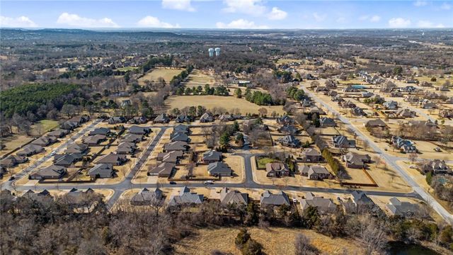 3340 N Doyne Hamm Drive, Fayetteville, AR 72703