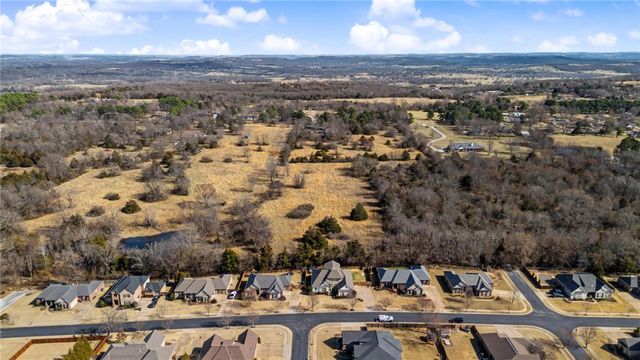 3340 N Doyne Hamm Drive, Fayetteville, AR 72703