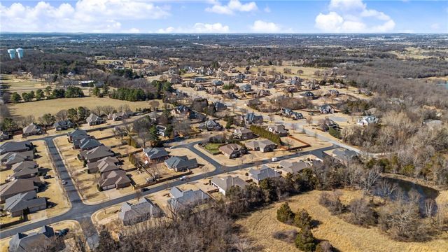 3340 N Doyne Hamm Drive, Fayetteville, AR 72703