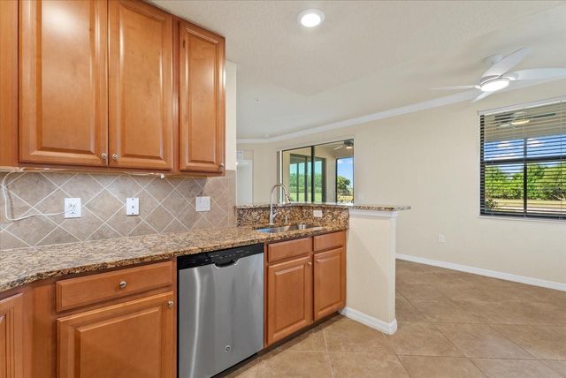 20080 RAGAZZA CIRCLE 102, Venice, FL 34293