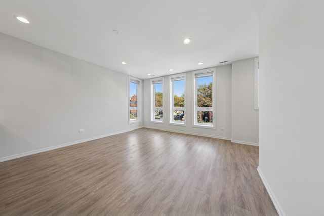 4904 S Saint Lawrence Avenue 2, Chicago, IL 60615