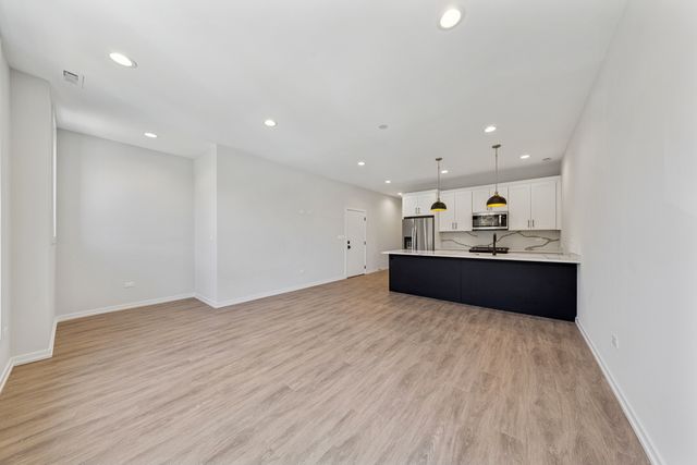 4904 S Saint Lawrence Avenue 2, Chicago, IL 60615