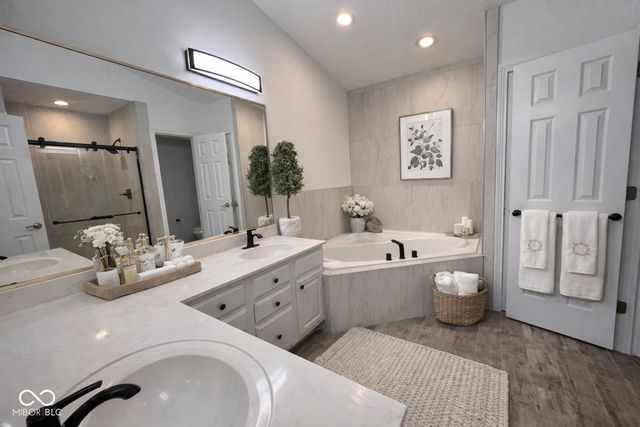 11458 Sutton Place Drive W, Carmel, IN 46032