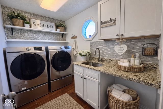 11458 Sutton Place Drive W, Carmel, IN 46032