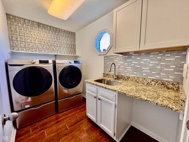 11458 Sutton Place Drive W, Carmel, IN 46032