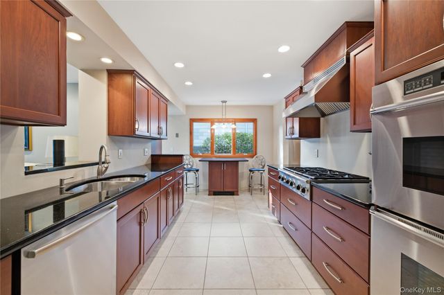 276 Mount Pleasant Road, Hauppauge, NY 11788