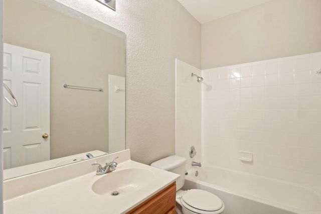 144 Oxford DR, Kyle, TX 78640