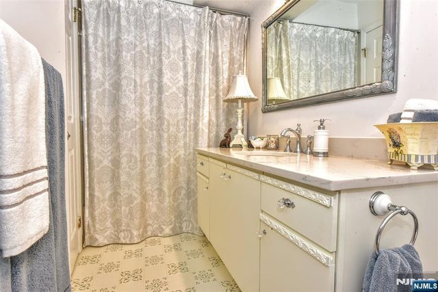 335 Cambridge Drive, Ramsey, NJ 07446
