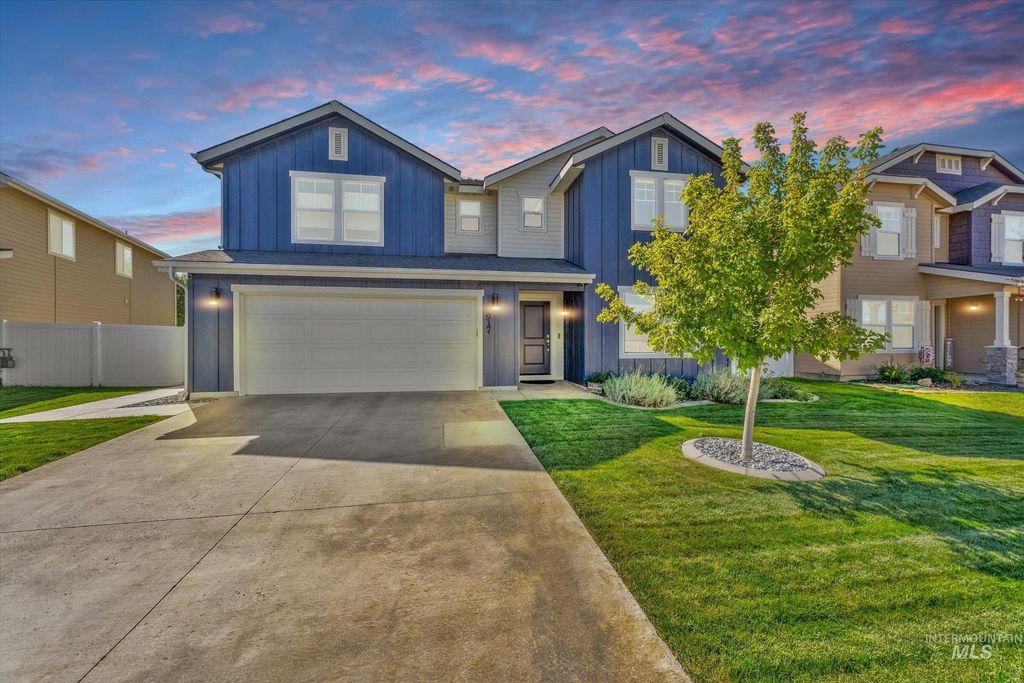 917 E Dunrobin St, Kuna, ID 83634